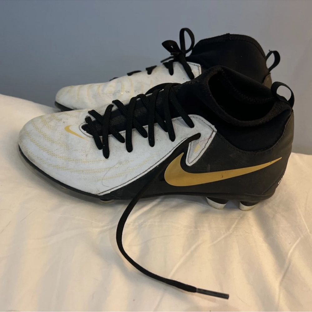 Nike Kids Sneakers - White and Gold